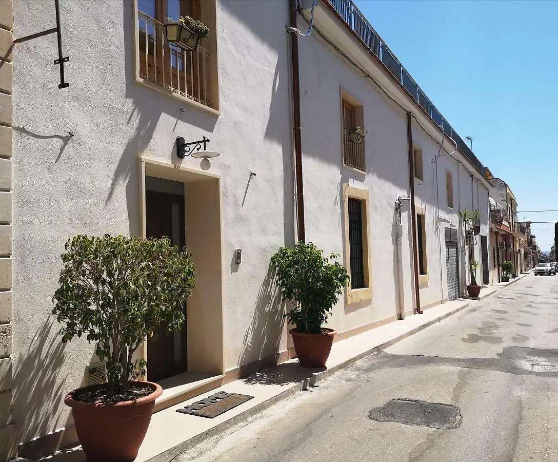 La Maison D'Irene Avola Apartment
